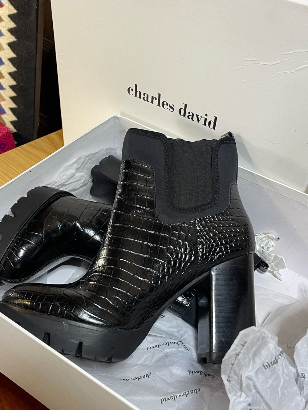 NIB Charles David Black Croc-Embossed 4”Platform Heel Ankle Booties-Chelsea Sz 7